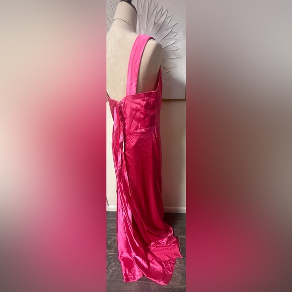 Elegant Pink Formal Evening Dress - Picture 10 of 15